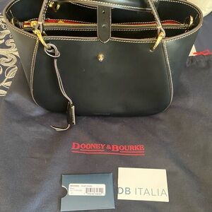 Small black Camila tote in leather from Italy!🇮🇹